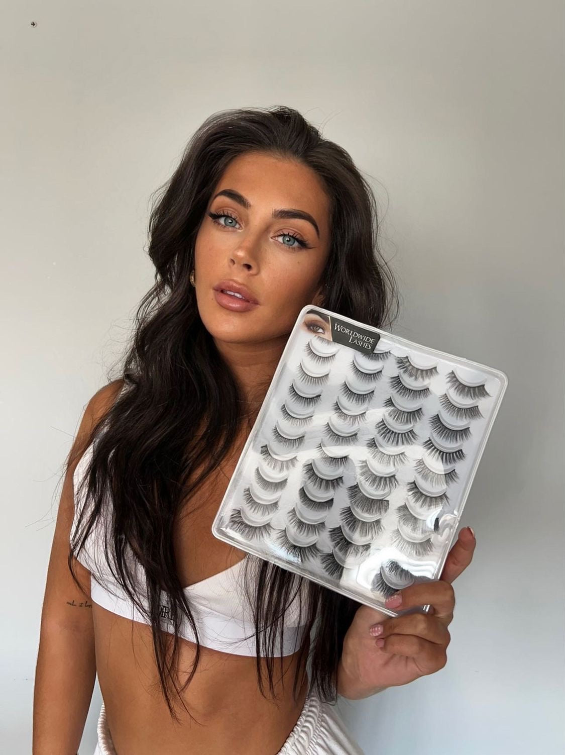 Natural and Glam Lashbook Limited Edition